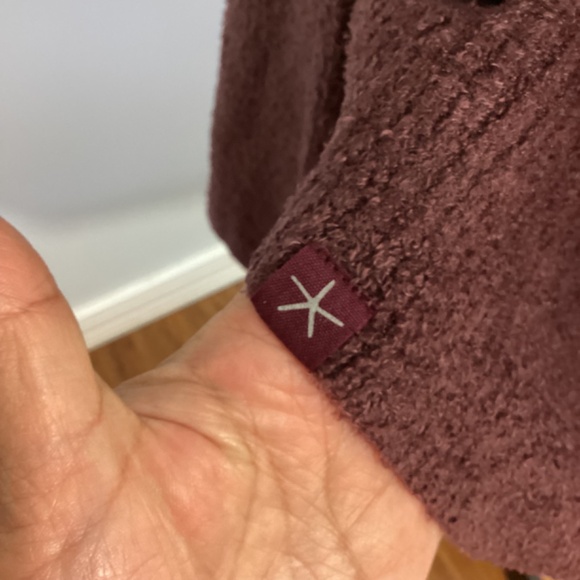 NWOT BAREFOOT DREAMS COZYCHIC LITE PLUS 2X BURGUNDY PULLOVER 3/4 BUTTON COLLAR - Picture 6 of 11